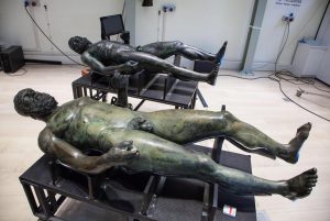 Bronzes of Riace return the National Archaeological Museum of Magna Grecia , 6 December 2013. The bronzes were exposed to Tommaso Campanella Palace, seat of the Regional Council of Calabria since 2009 due to renovation of the Museum. ANSA/FRANCO CUFARI Nella notte e’ pienamente riuscito, alla presenza del Ministro dei Beni e Attivita’ culturali Massimo Bray, lo spostamento dei Bronzi di Riace dalla sede del Consiglio Regionale della Calabria al Museo nazionale archeologico Magna Grecia di Reggio Calabria. ANSA/FRANCO CUFARI Bronzes of Riace return the National Archaeological Museum of Magna Grecia , 6 December 2013. The bronzes were exposed to Tommaso Campanella Palace, seat of the Regional Council of Calabria since 2009 due to renovation of the Museum. ANSA/FRANCO CUFARI Nella notte e’ pienamente riuscito, alla presenza del Ministro dei Beni e Attivita’ culturali Massimo Bray, lo spostamento dei Bronzi di Riace dalla sede del Consiglio Regionale della Calabria al Museo nazionale archeologico Magna Grecia di Reggio Calabria. ANSA/FRANCO CUFARI