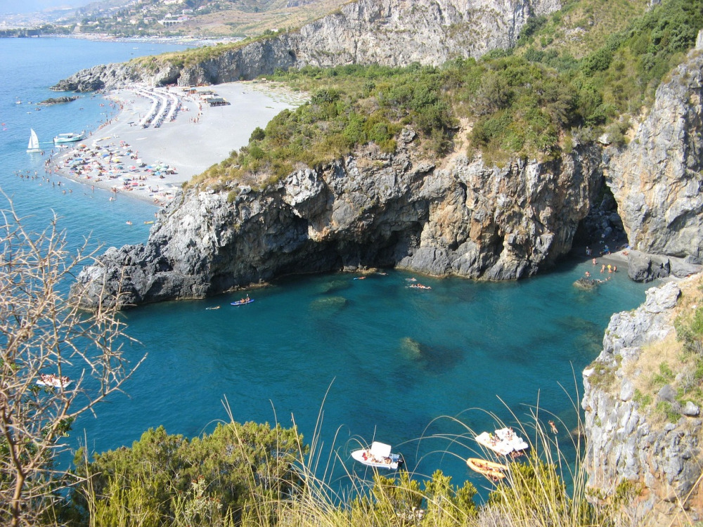 Il mare della Calabria da record: 27 Bandiere Blu, è secondo posto in Italia