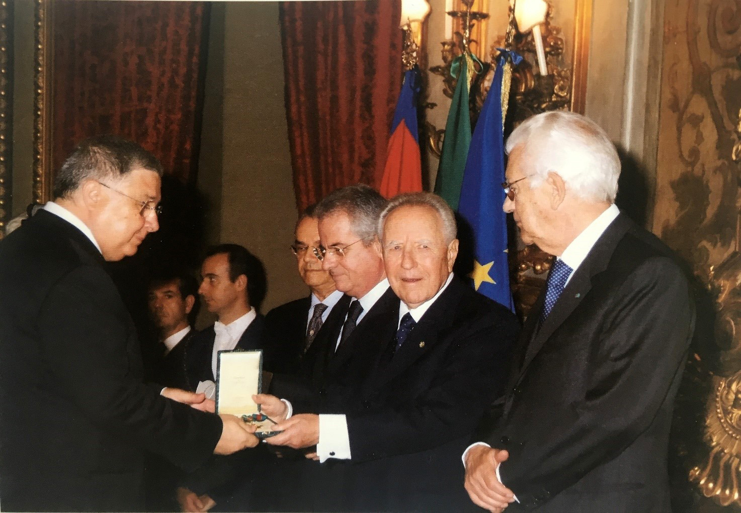 Pippo Callipo, insignito Cavaliere del Lavoro dal Presidente Carlo Azeglio Ciampi, 2005 Pippo Callipo, insignito Cavaliere del Lavoro dal Presidente Carlo Azeglio Ciampi, 2005