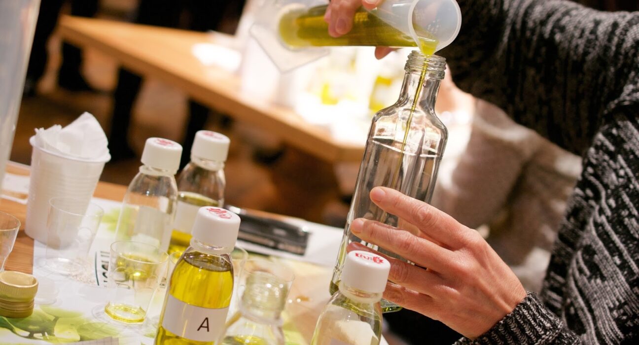 Alla ricerca dell’olio perfetto: combinare extravergini di varietà differenti per ottenere un olio eccellente con l’arte del blending