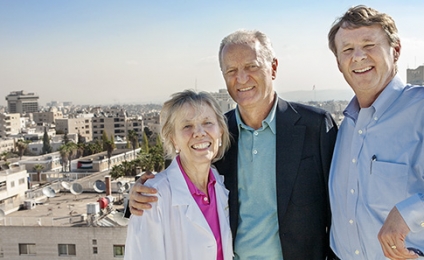 Santo Versace con fondatori di Operation Smile Bill e Kathy Magee in Giordania