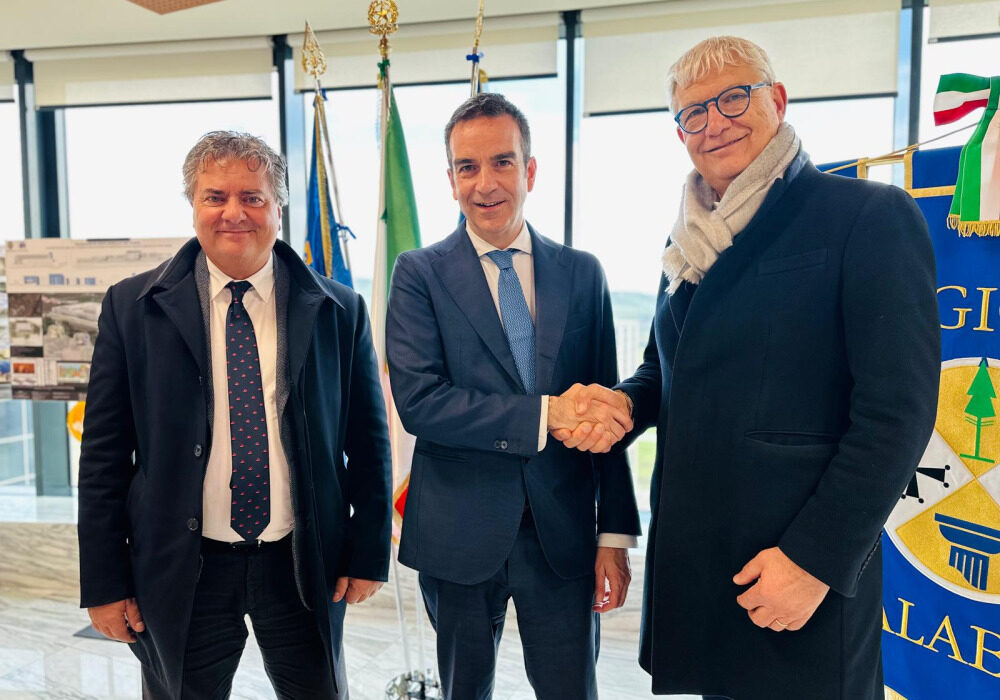 Calcio, il Catanzaro in Serie B a suon di record e la Regione stanzia i primi 3 milioni per adeguare lo stadio