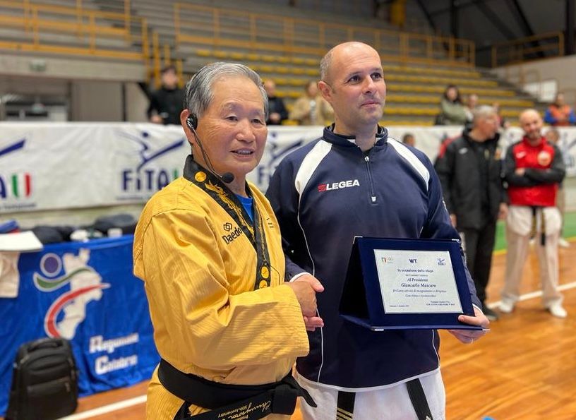 Taekwondo A Catanzaro il maestro Park Young Ghil