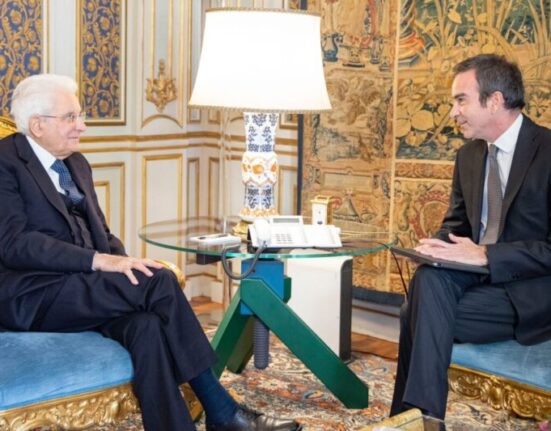 Mattarella elogia la Calabria: “Uniti siamo forti, l’ho visto nella pietà di Cutro”