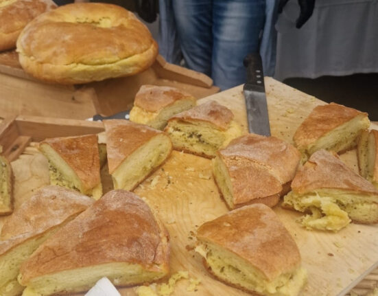 Cleto, il paese dei due castelli, la festa del grano e la “cialetta”