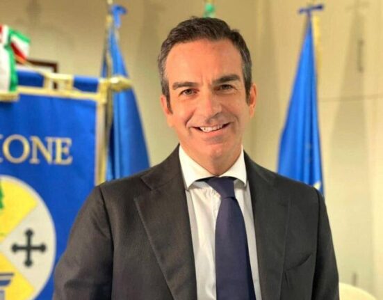 Regione, Occhiuto ridisegna la giunta: subentrano Caracciolo e Capponi