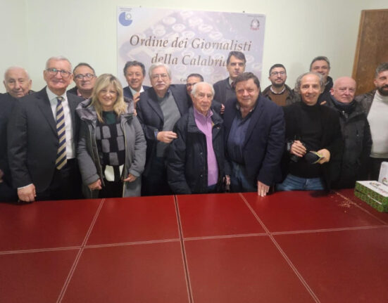 Il prefetto Castrese De Rosa visita l’Ordine dei giornalisti della Calabria