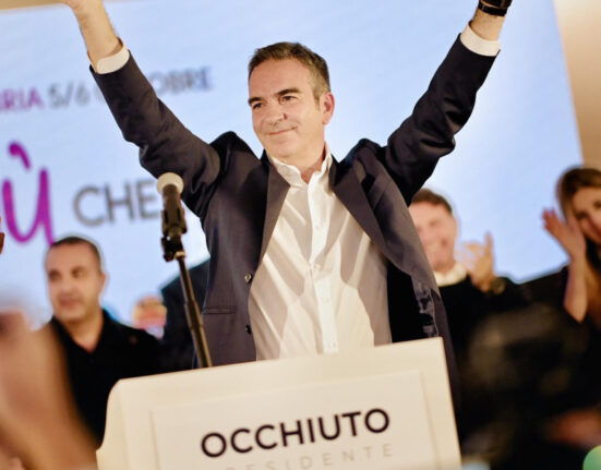 Elezioni regionali, vince il centrodestra: Occhiuto fa il bis
